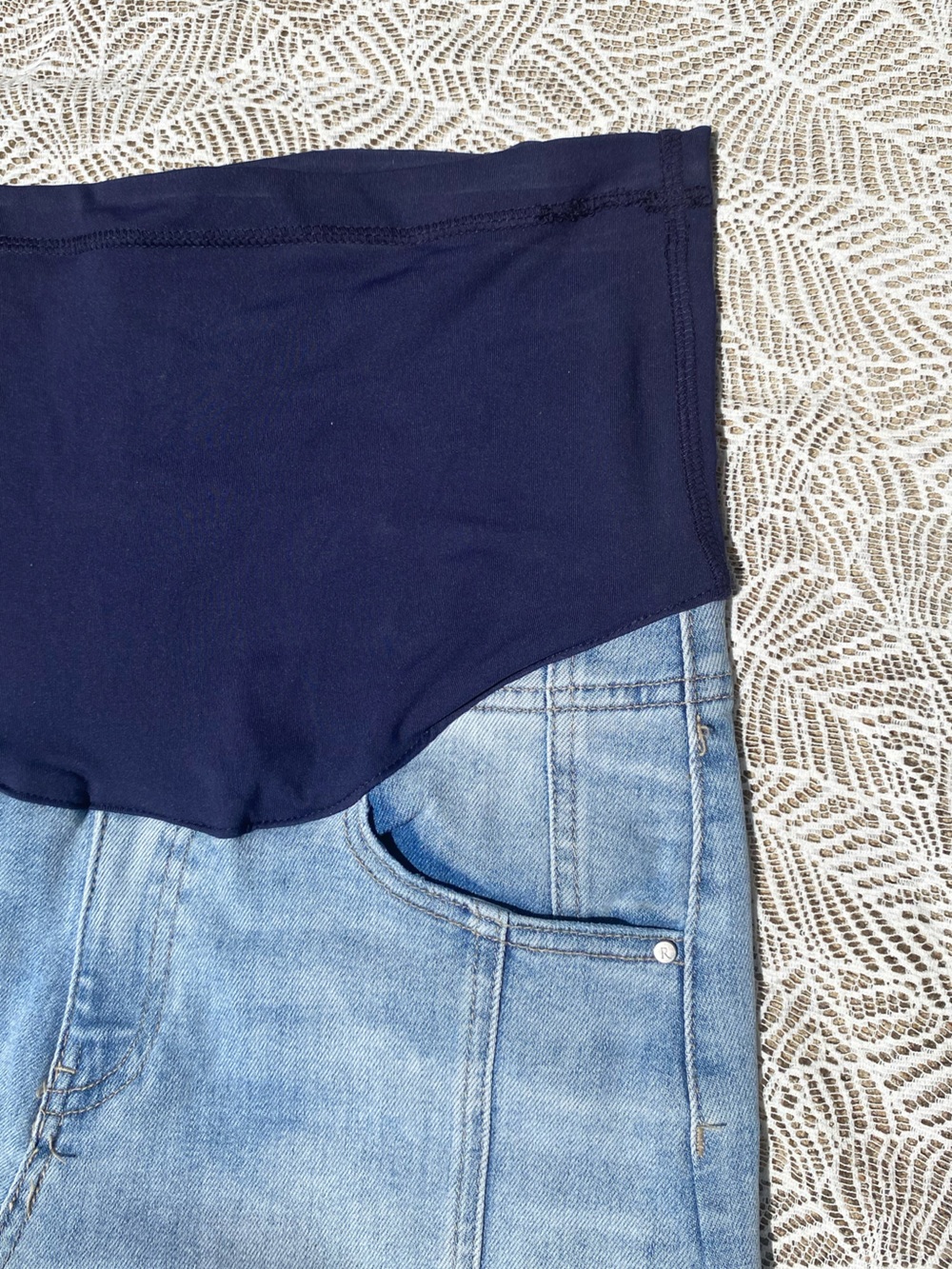 PinkBlush Light Blue Front Seam Cropped Wide Leg Maternity Jeans - Never Worn - Picture 4 of 5